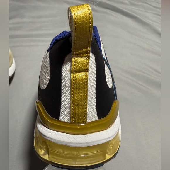 Multi-colored Asics running shoe - Picture 10 of 12